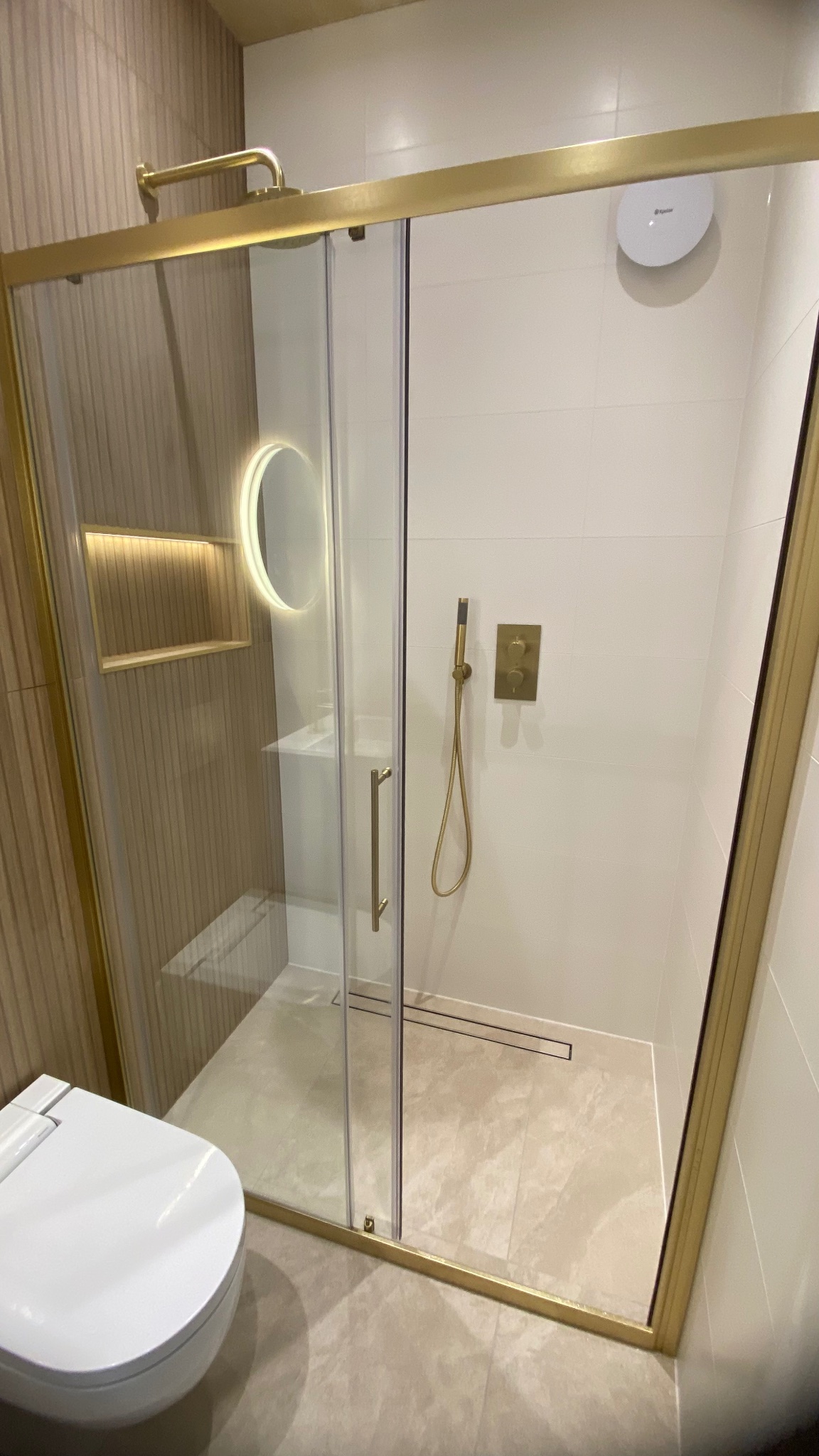 Gold En-Suite — Walk-In Shower
